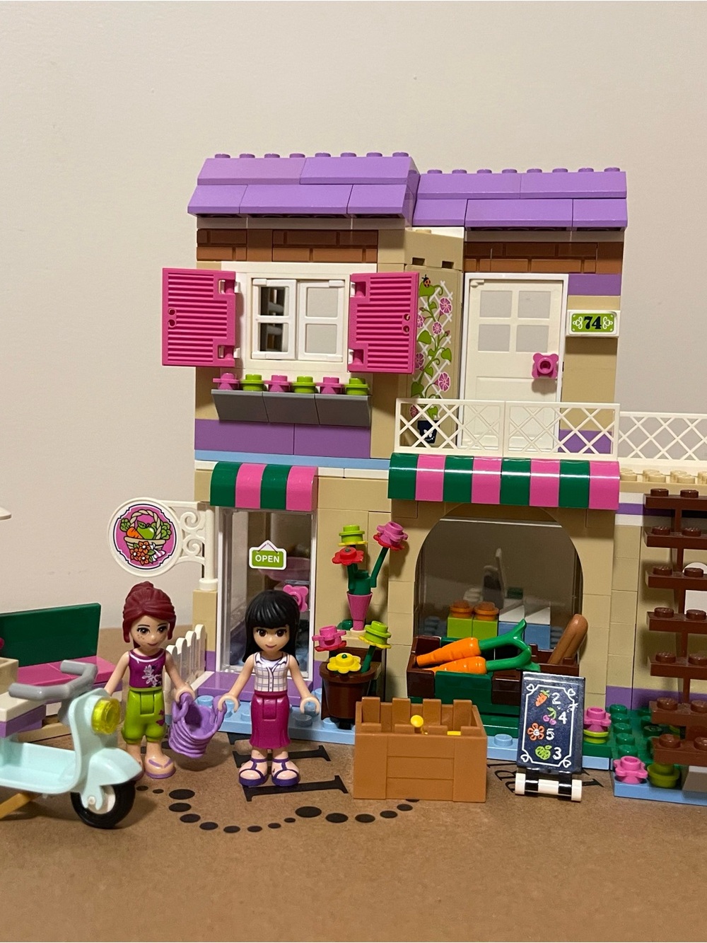 LEGO Friends Heartlake City Food Market 41108 99% Complete Minifigures & Manuals